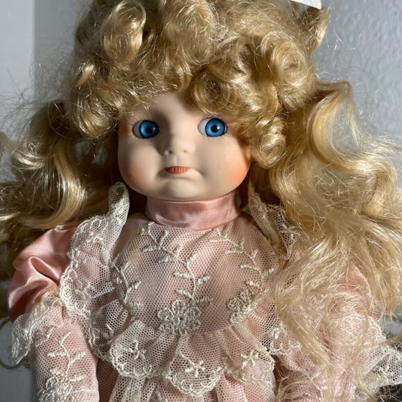 Vintage 1980 GEPPEDO PORCELAIN DOLL 12’ - Picture 2 of 16
